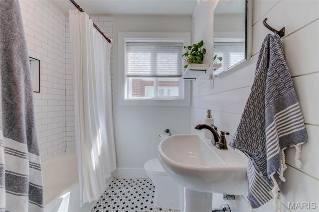 5111 Lenox Avenue, St Louis, MO 63119