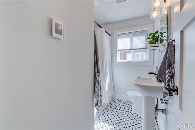 5111 Lenox Avenue, St Louis, MO 63119