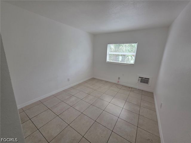 2452 Stella ST 105, Fort Myers, FL 33901