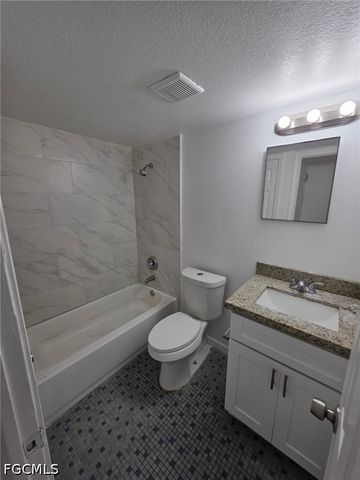 2452 Stella ST 105, Fort Myers, FL 33901