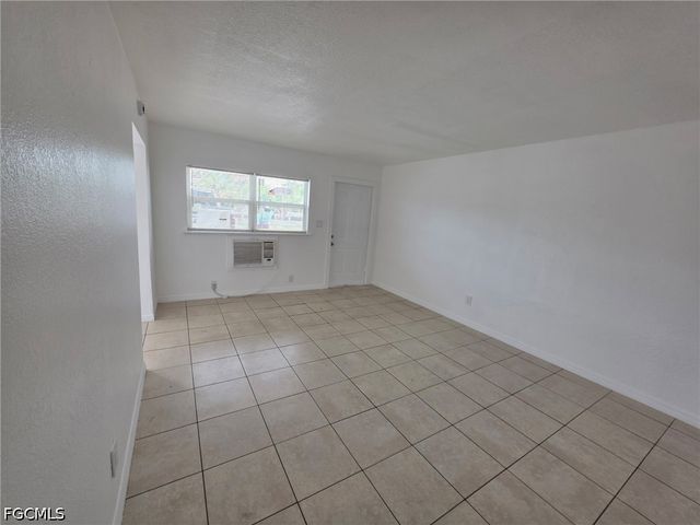 2452 Stella ST 105, Fort Myers, FL 33901