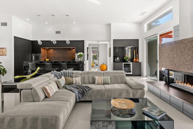 1069 Azure Court, Palm Springs, CA 92262