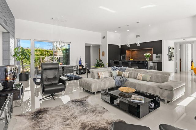 1069 Azure Court, Palm Springs, CA 92262