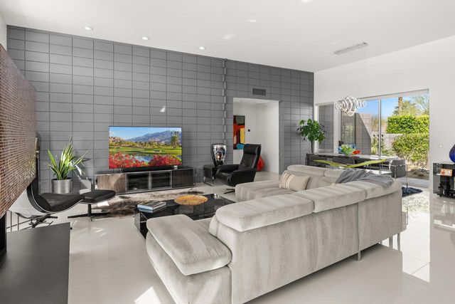 1069 Azure Court, Palm Springs, CA 92262