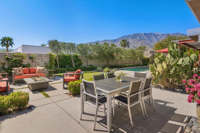1069 Azure Court, Palm Springs, CA 92262
