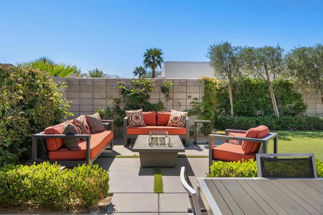 1069 Azure Court, Palm Springs, CA 92262