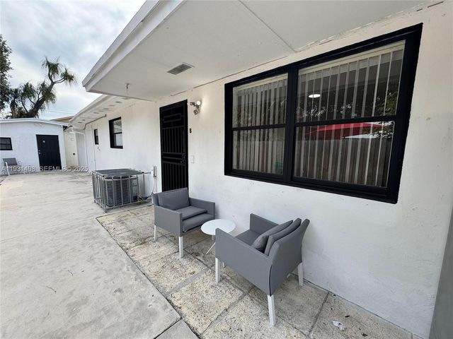 2146 NW 18th Ter B, Miami, FL 33125