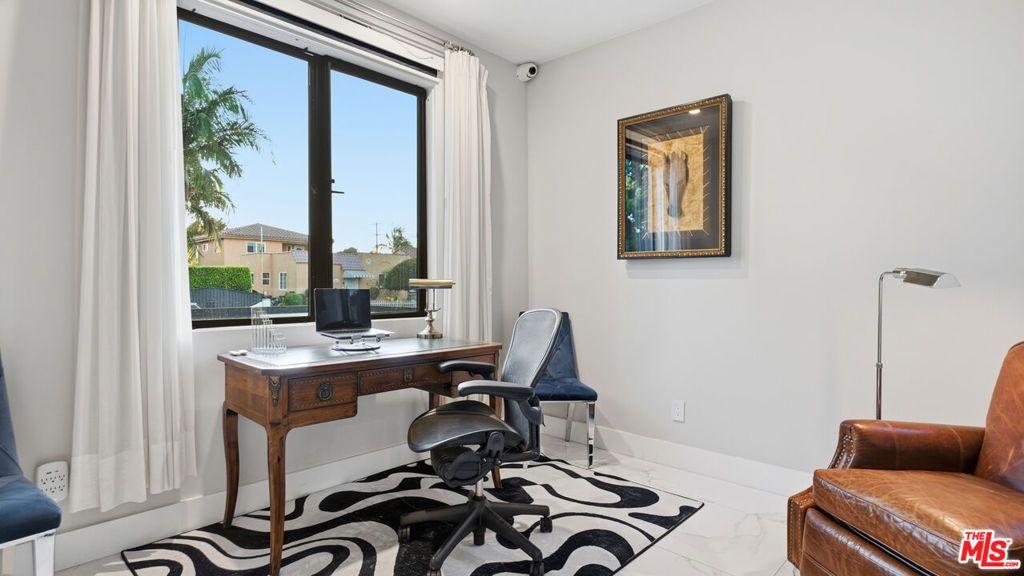 Image 18 of property listing at 2012 S Curson Avenue, Los Angeles, CA 90016