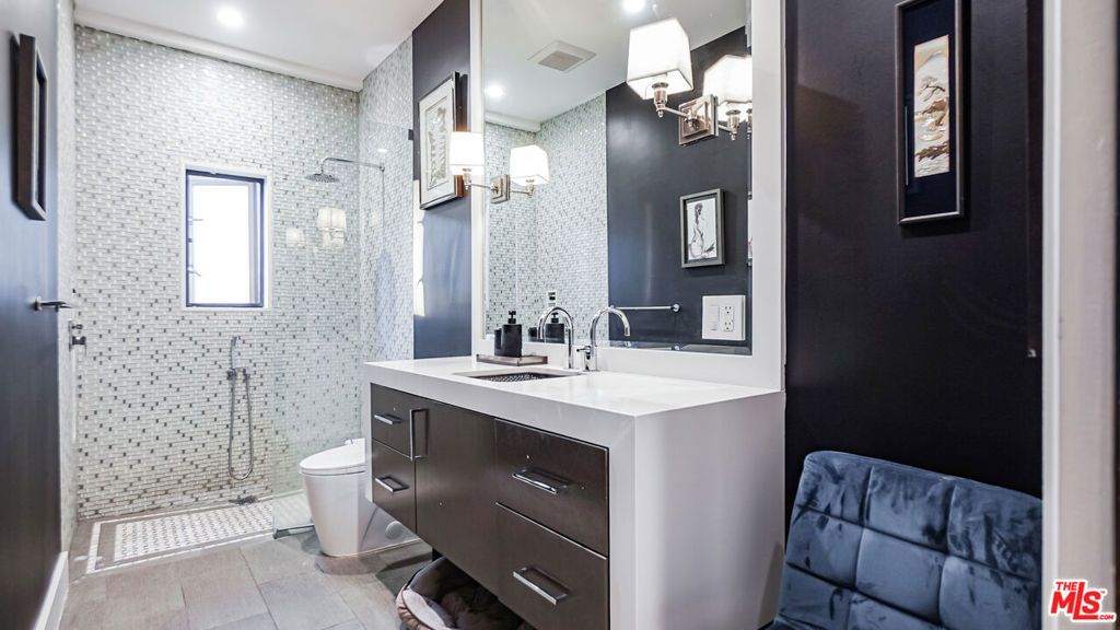 Image 19 of property listing at 2012 S Curson Avenue, Los Angeles, CA 90016