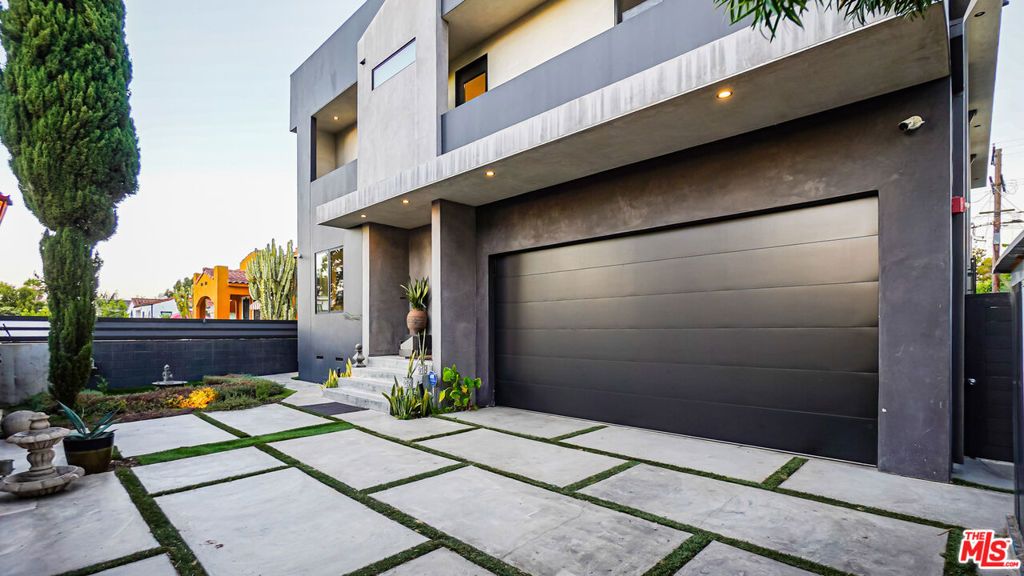 Image 2 of property listing at 2012 S Curson Avenue, Los Angeles, CA 90016