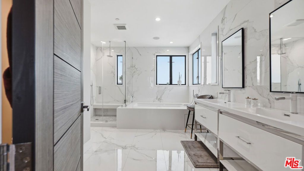 Image 27 of property listing at 2012 S Curson Avenue, Los Angeles, CA 90016