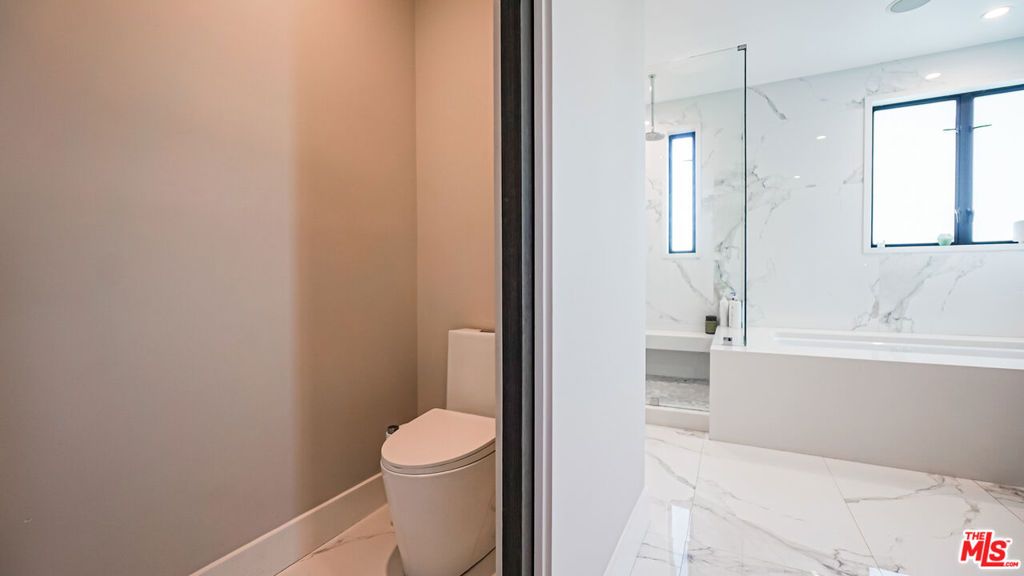 Image 30 of property listing at 2012 S Curson Avenue, Los Angeles, CA 90016