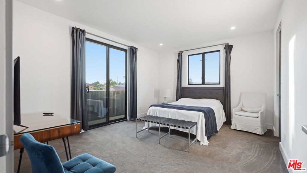 Image 38 of property listing at 2012 S Curson Avenue, Los Angeles, CA 90016