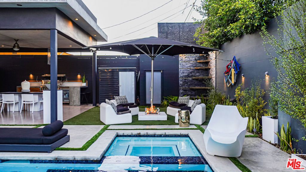 Image 44 of property listing at 2012 S Curson Avenue, Los Angeles, CA 90016