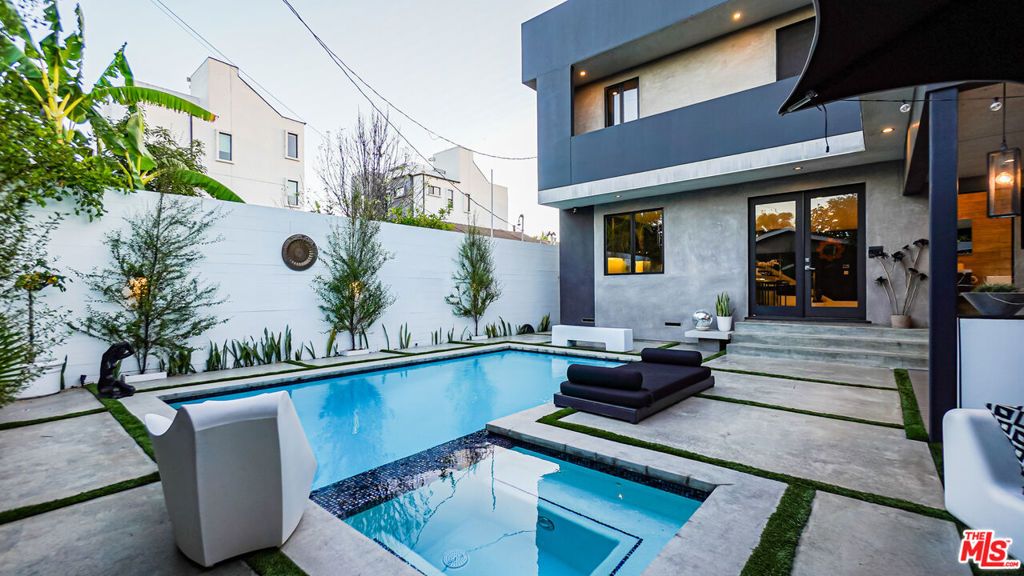 Image 46 of property listing at 2012 S Curson Avenue, Los Angeles, CA 90016