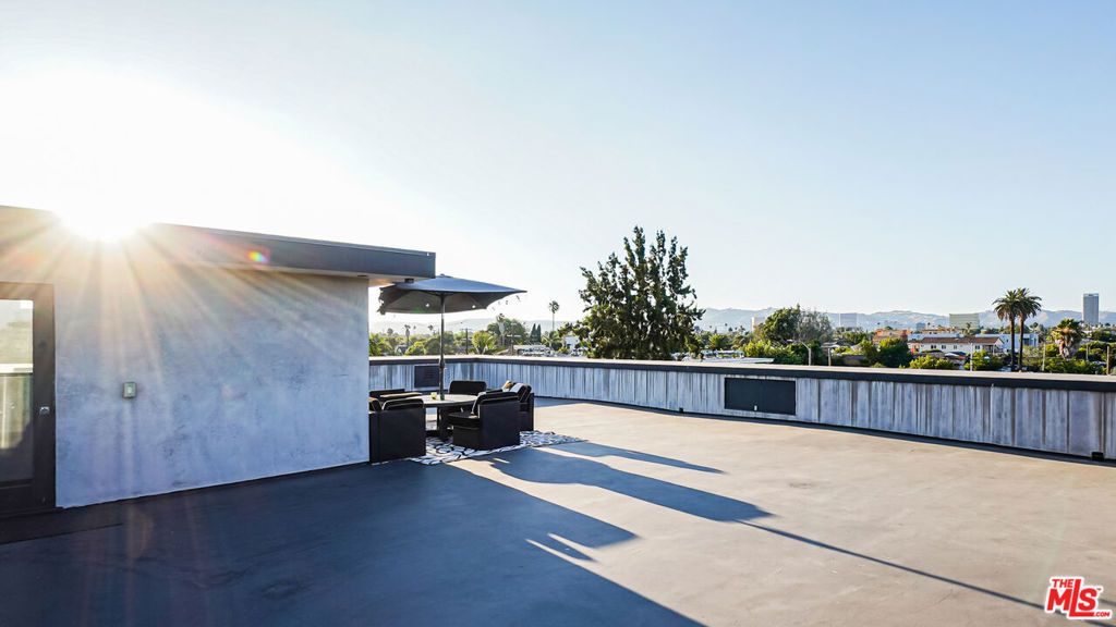 Image 49 of property listing at 2012 S Curson Avenue, Los Angeles, CA 90016