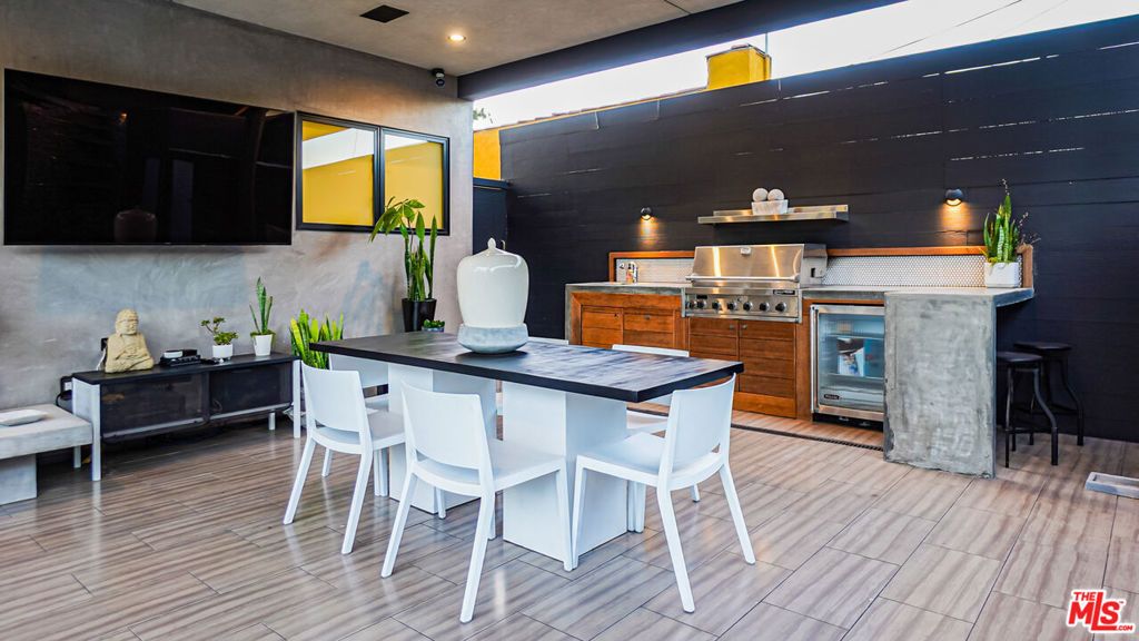 Image 53 of property listing at 2012 S Curson Avenue, Los Angeles, CA 90016