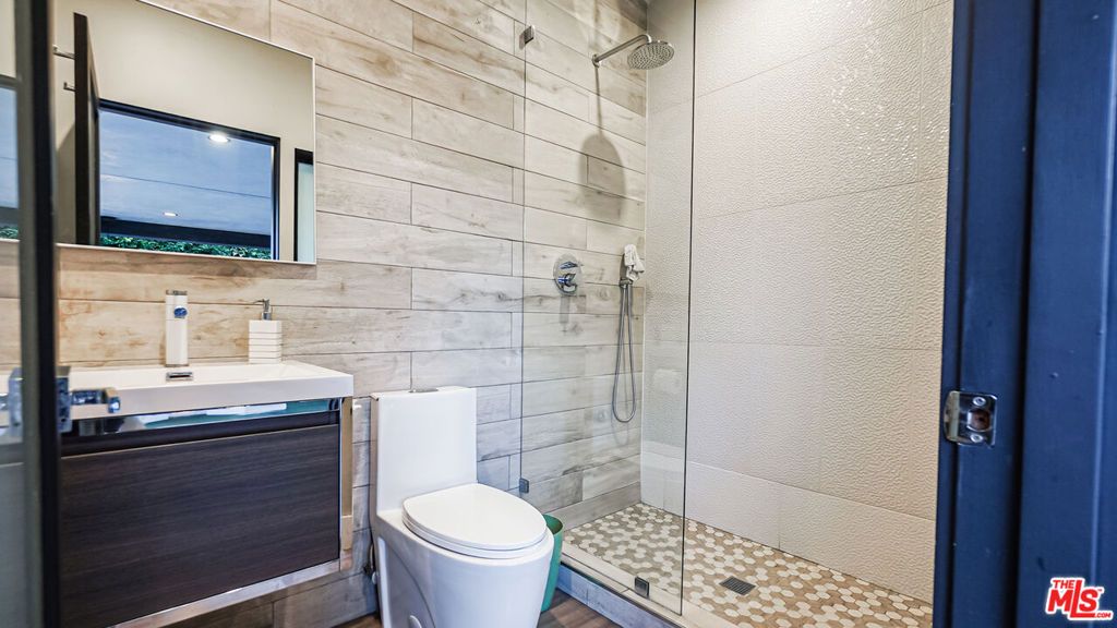 Image 58 of property listing at 2012 S Curson Avenue, Los Angeles, CA 90016