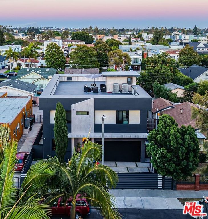 Image 59 of property listing at 2012 S Curson Avenue, Los Angeles, CA 90016
