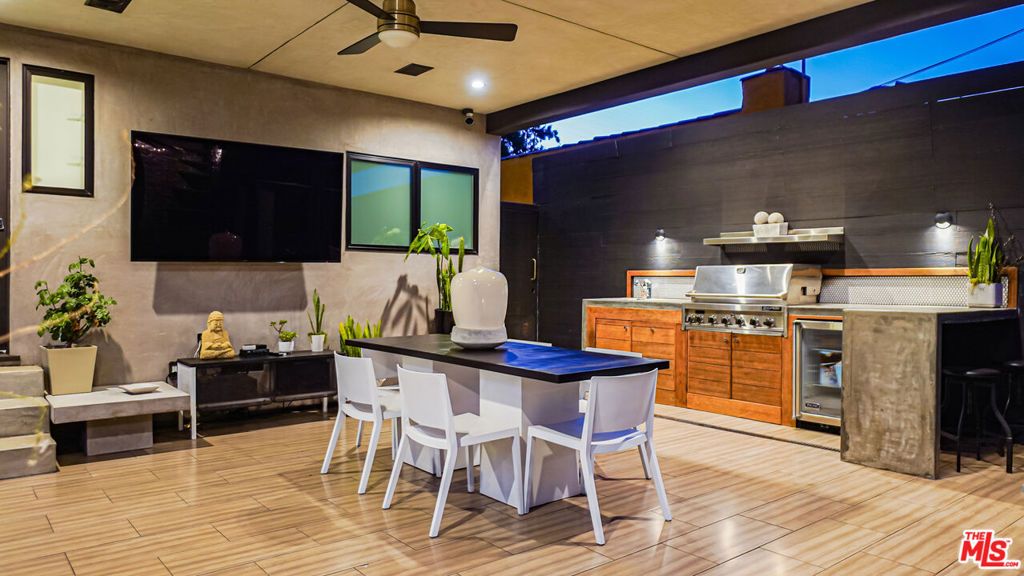 Image 63 of property listing at 2012 S Curson Avenue, Los Angeles, CA 90016