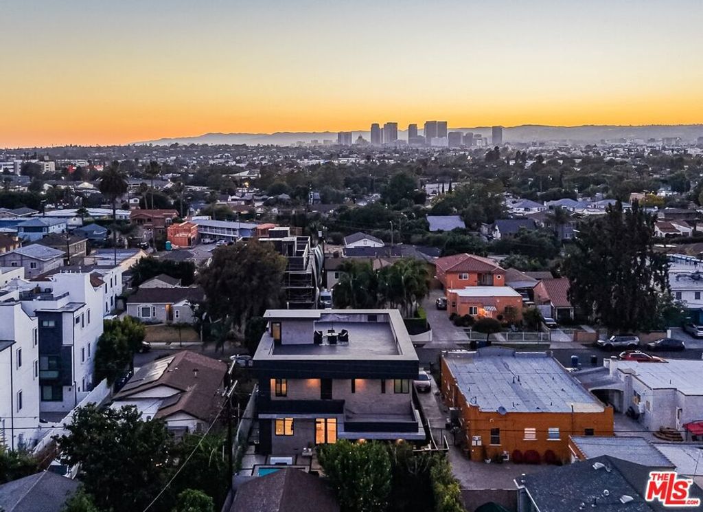 Image 64 of property listing at 2012 S Curson Avenue, Los Angeles, CA 90016