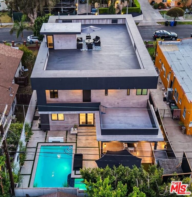 Image 66 of property listing at 2012 S Curson Avenue, Los Angeles, CA 90016