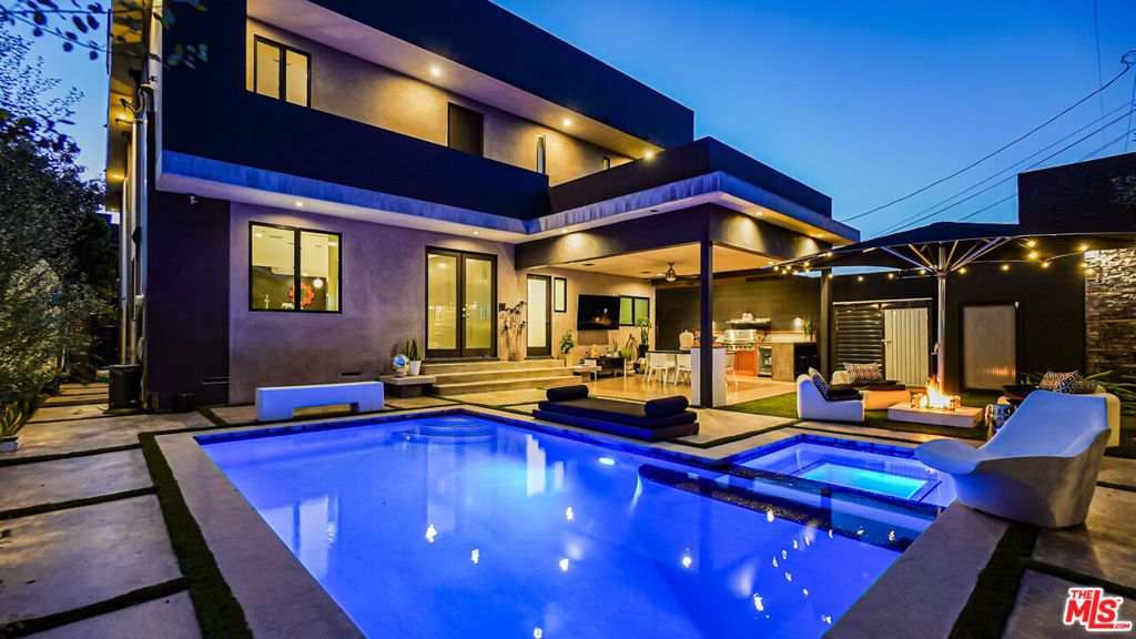 Image 67 of property listing at 2012 S Curson Avenue, Los Angeles, CA 90016