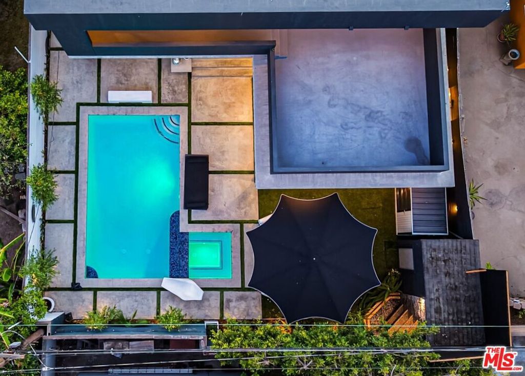 Image 68 of property listing at 2012 S Curson Avenue, Los Angeles, CA 90016