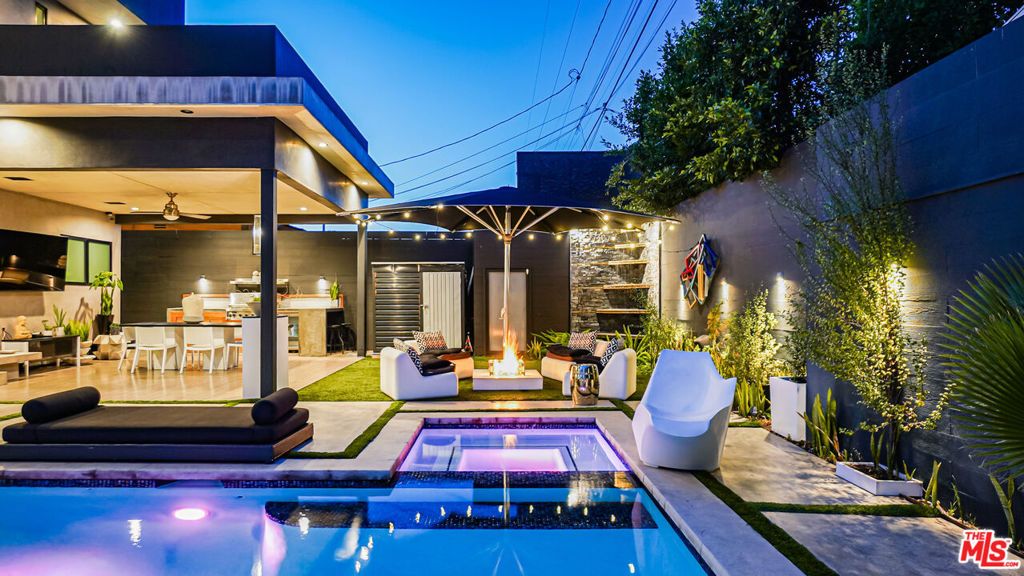 Image 70 of property listing at 2012 S Curson Avenue, Los Angeles, CA 90016