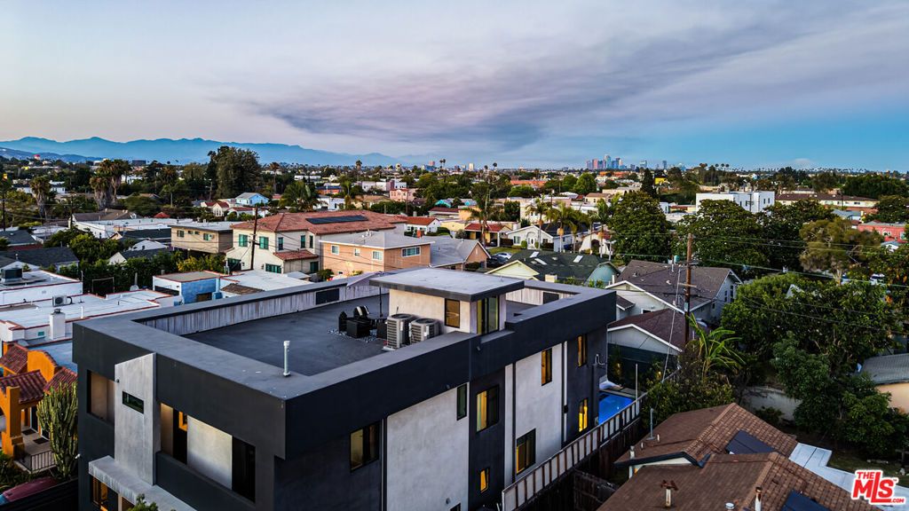 Image 74 of property listing at 2012 S Curson Avenue, Los Angeles, CA 90016