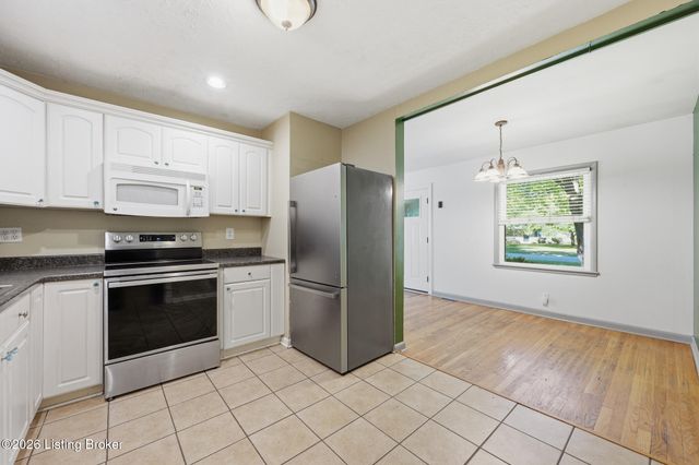 2017 Redleaf Dr, Louisville, KY 40242