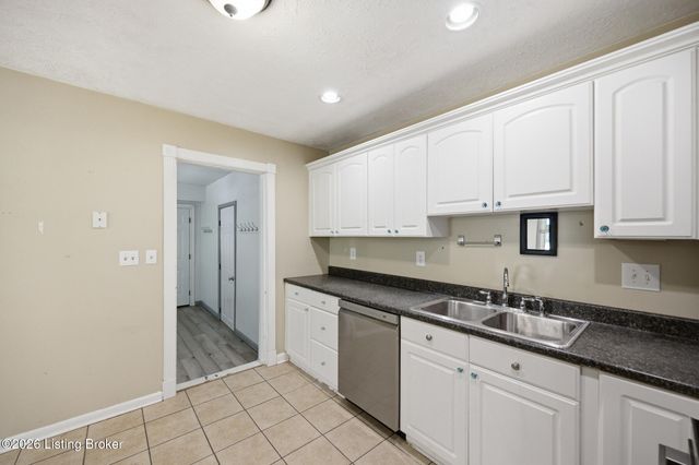 2017 Redleaf Dr, Louisville, KY 40242