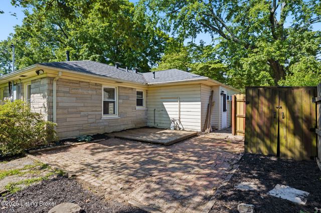 2017 Redleaf Dr, Louisville, KY 40242