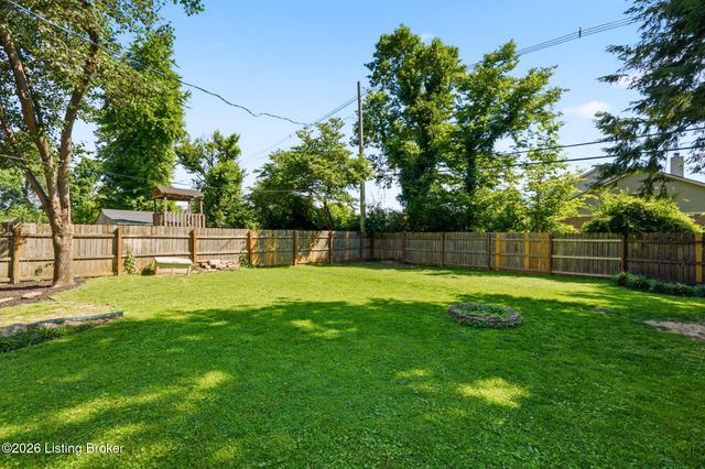 2017 Redleaf Dr, Louisville, KY 40242