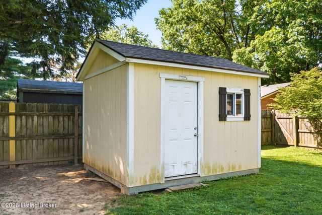 2017 Redleaf Dr, Louisville, KY 40242