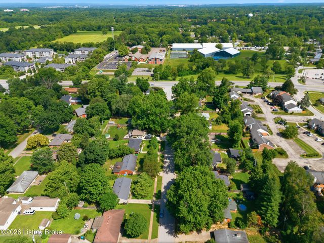 2017 Redleaf Dr, Louisville, KY 40242