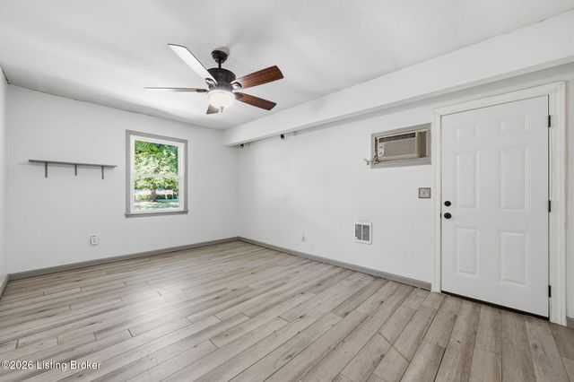 2017 Redleaf Dr, Louisville, KY 40242