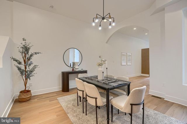 2118 BOLTON ST, Baltimore, MD 21217