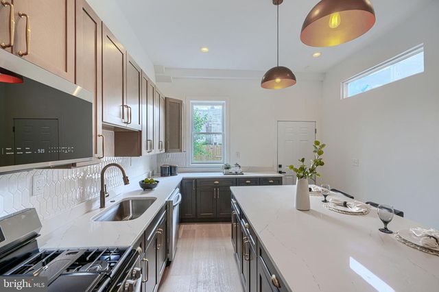 2118 BOLTON ST, Baltimore, MD 21217