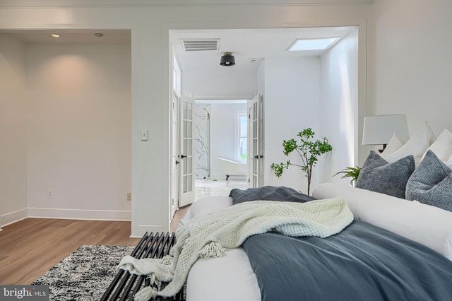 2118 BOLTON ST, Baltimore, MD 21217