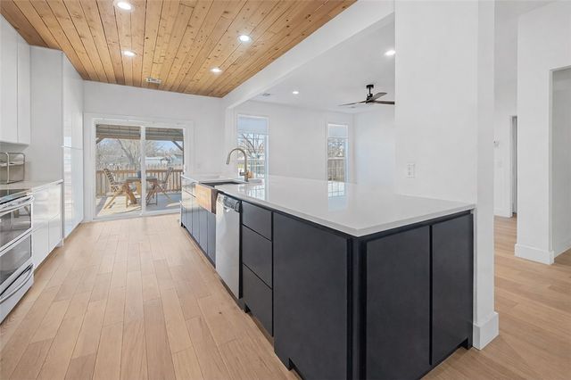 110 G Court, Bentonville, AR 72712