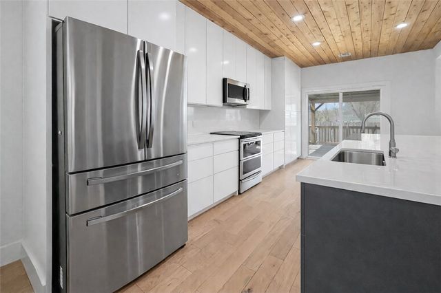 110 G Court, Bentonville, AR 72712