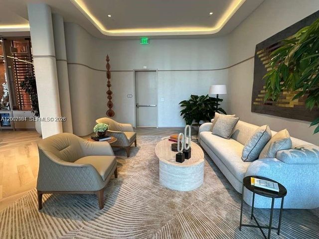 77 SE 5th Street 1014, Miami, FL 33131