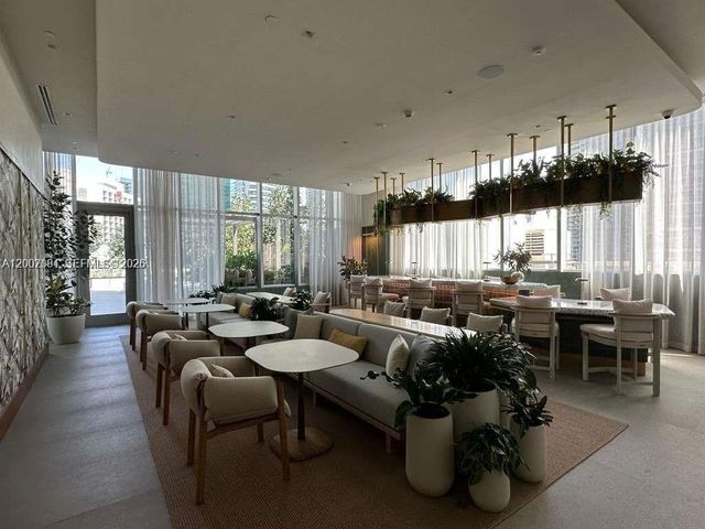 77 SE 5th Street 1014, Miami, FL 33131