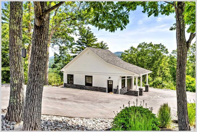 60 Ski Lift Lane, Plymouth, NH 03264
