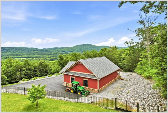 60 Ski Lift Lane, Plymouth, NH 03264