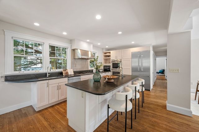 21-23 Grozier Rd 23, Cambridge, MA 02138