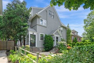 21-23 Grozier Rd 23, Cambridge, MA 02138