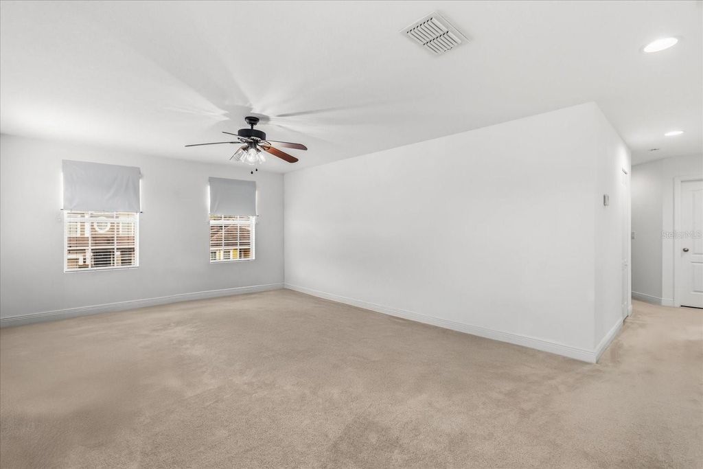 Image 12 of property listing at 10536 CABBAGE TREE LOOP, Orlando, FL 32825