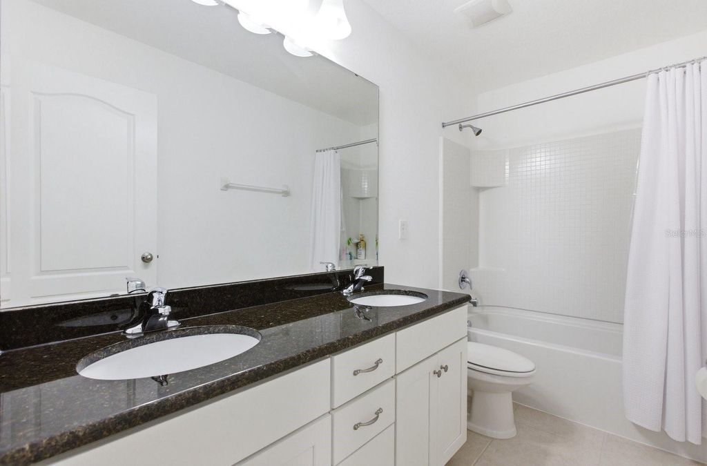 Image 14 of property listing at 10536 CABBAGE TREE LOOP, Orlando, FL 32825